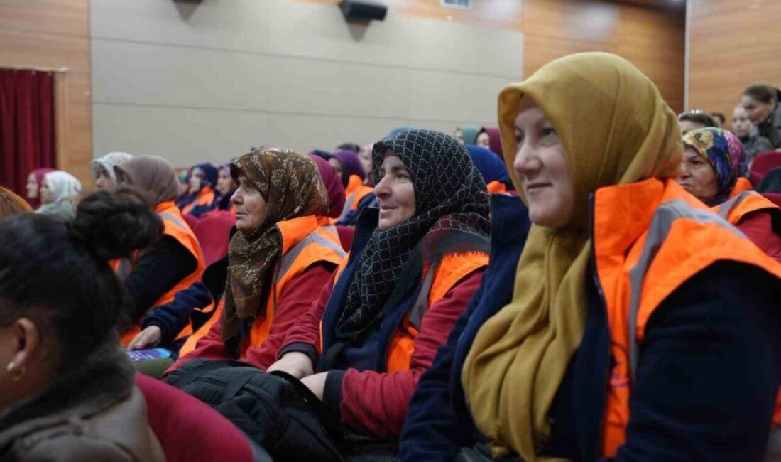 Düzce Belediyesi’nde görev yapan kadın personele, Emniyet Müdürlüğü tarafından yürütülen