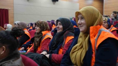 Düzce Belediyesi’nde görev yapan kadın personele, Emniyet Müdürlüğü tarafından yürütülen