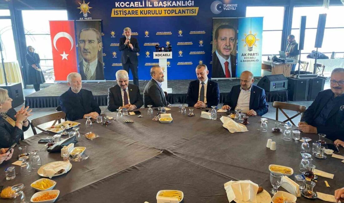 Eski Bakan Osman Pepe, Kocaeli’de yaptığı konuşmada, dünya siyasetindeki belirsizliklere,