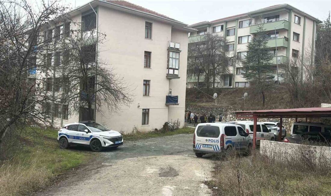 Evinde silahla vurulmuş halde bulunan orman muhafaza memuru öldü Kastamonu’da evinde silahla kendini vuran orman muhafaza memuru hayatını kaybetti.