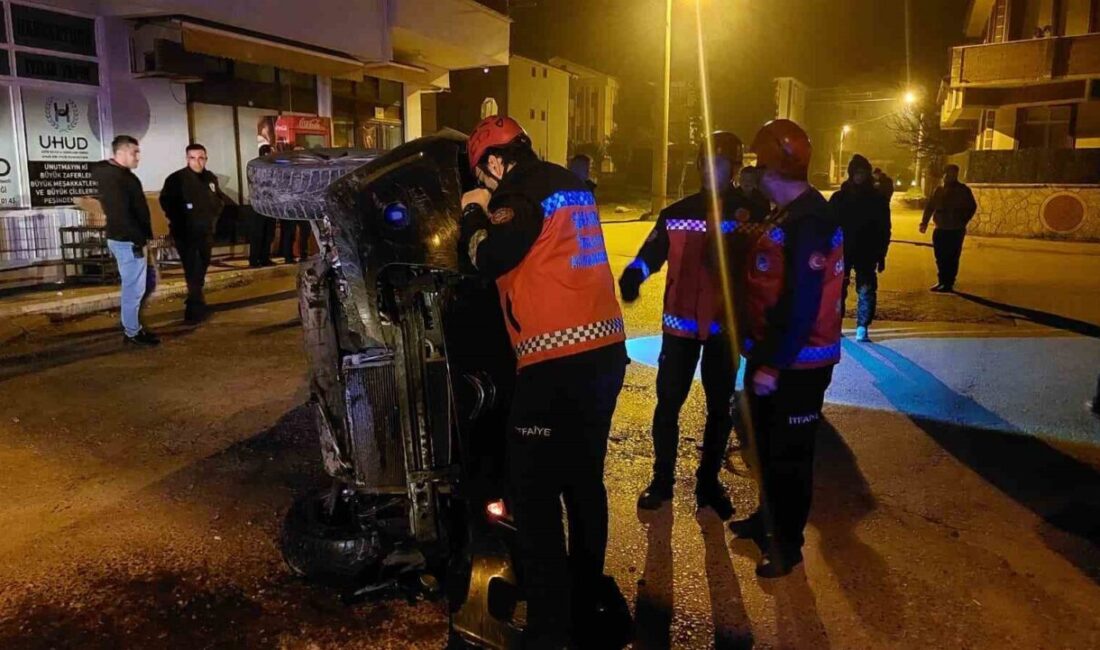 Sakarya’nın Akyazı ilçesinde gaz pedalının takılı kalması neticesinde hızlanan otomobil,