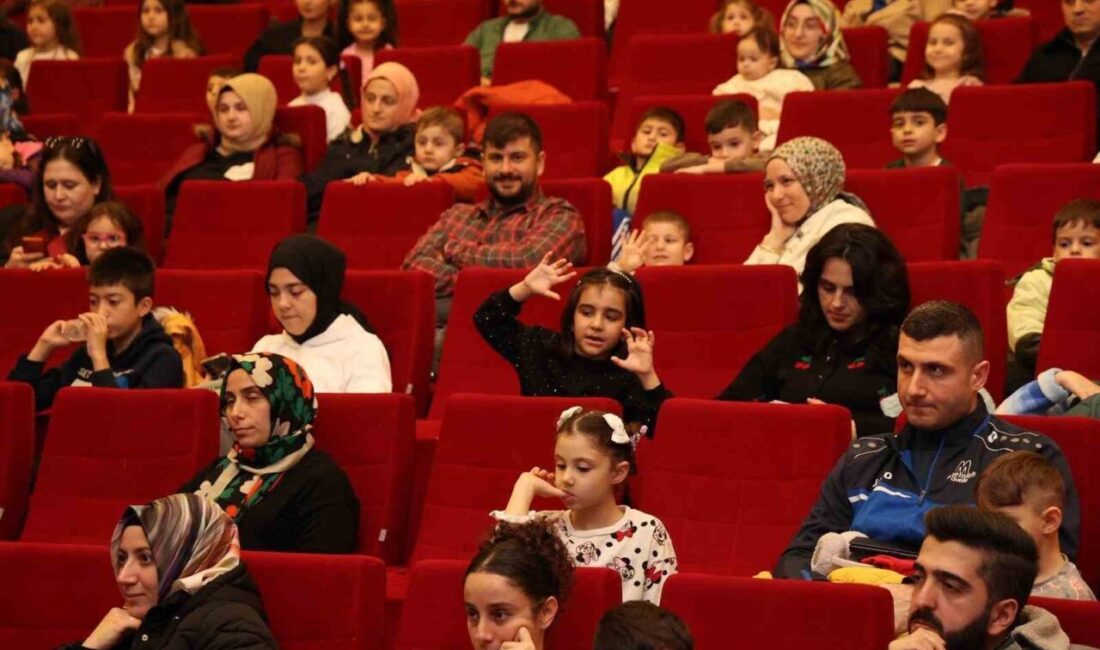 Gebze’de “Renkli Çoraplı Kuzgun” oyunu sahnelendi Gebze Belediyesi kültür-sanat etkinlikleri kapsamında sahnelenen “Renkli Çoraplı Kuzgun” adlı