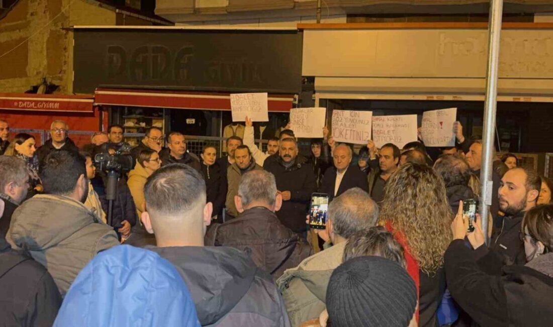 Gebze’de yıkılan binanın çevresindeki vatandaşlar raporların açıklanmasını bekliyor Kocaeli’nin Gebze ilçesinde 29 Ekim’de çöken ve 4 kişinin hayatını