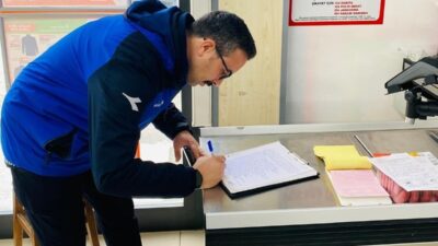 Gölcük’te zabıta ekiplerince marketlerde yapılan denetimlerde, son kullanma tarihi geçmiş