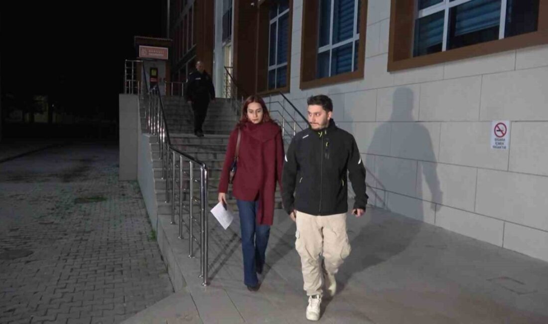 Güllü’nün oğlu müşteki olarak savcılıkta ifade verdi Yalova’daki evinin terasının penceresinden düşen şarkıcı Güllü’nün ölümüyle ilgili soruşturma