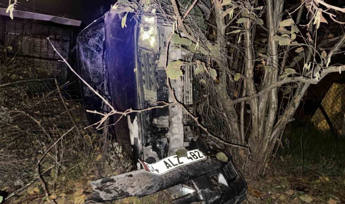 Hafif ticari araçla çarpışan otomobil tarlaya devrildi: 5 yaralı Sakarya’nın Adapazarı ilçesinde hafif ticari araç ile çarpışan otomobilin tarlaya