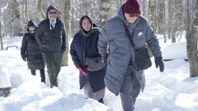 Kocaeli’de yaşanan kar yağışıyla birlikte kış turizmin merkezi olan Kartepe