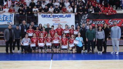 Düzce’nin ev sahipliğinde düzenlenen Okul Sporları Hentbol gençler grup müsabakaları