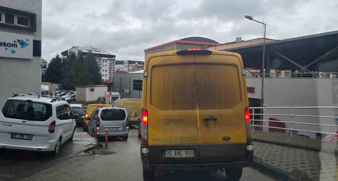 Bilecik’te her sabah ilçelerden kargo almaya gelen araçların sebep olduğu