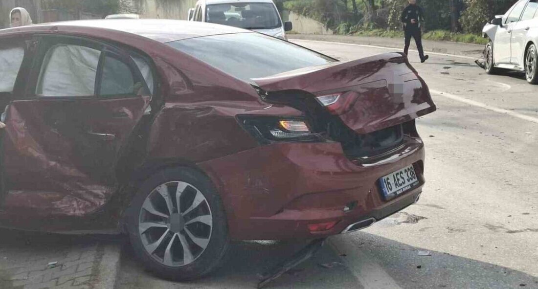 Sakarya’nın Sapanca ilçesinde iki otomobilin çarpışması neticesinde meydana gelen kazada