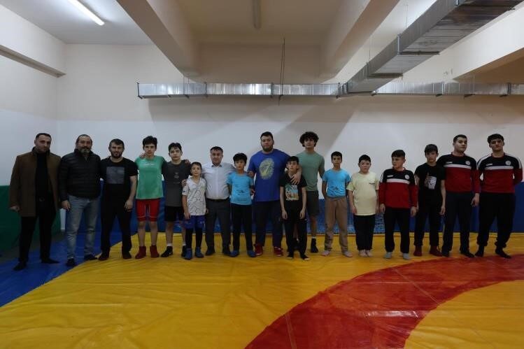 Bilecik Gençlik ve Spor İl Müdürü Ramazan Demir, antrenman yapan