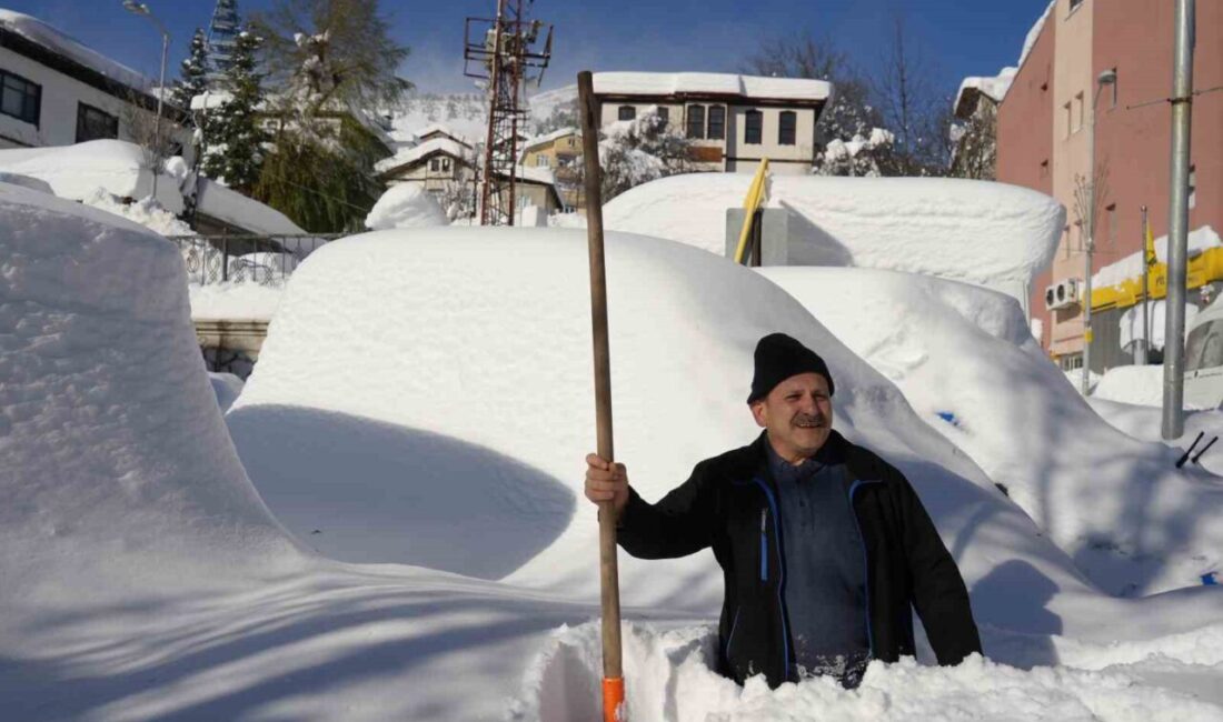 İlçeler kara gömüldü, ortaya çıkan manzara şaşırttı Kastamonu’da kar kalınlığının yer yer 1,5 metreyi aştığı Küre ve