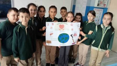 Düzce Karaçalı Süperlik İlkokulu öğrencileri hazırladıkları afiş ile sigara ve