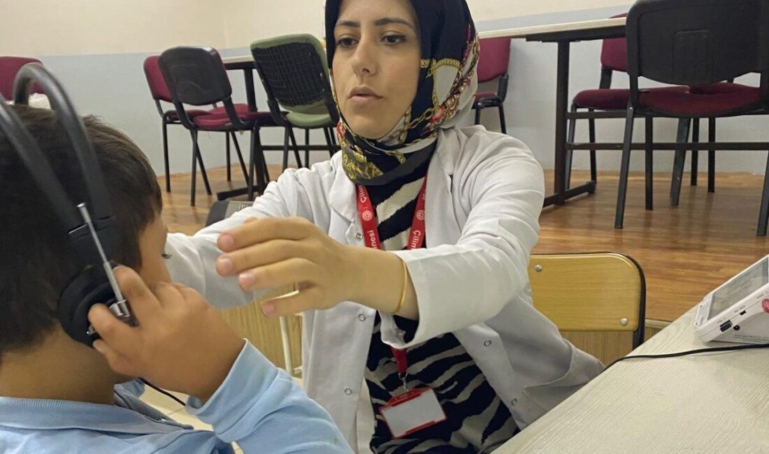 İlkokul öğrencilerine işitme testi yapıldı DÜZCE(İHA) – Düzce’nin Çilimli ilçesinde, okul çağı çocuklarında sık görülebilen