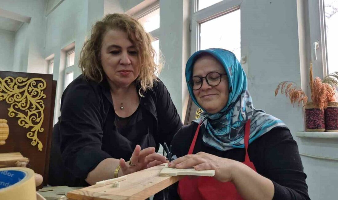 Düzce El Sanatları Merkezi’nde eğitim gören 62 kadın kursiyer, ahşap