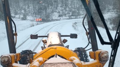 -Kar yağışının etkili olduğu Bilecik’te, İl Özel İdaresi ekipleri çalışmalarını