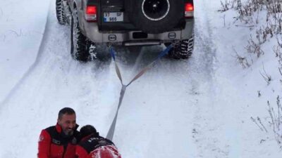 Kastamonu’da kar yağışıyla beyaza bürünen Ilgaz Dağı’na giden doğaseverler, off-road