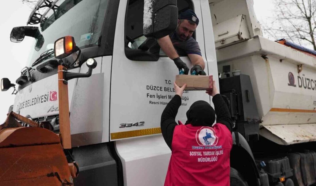 Düzce’de hafta sonundan itibaren yaşanan etkili olan kar yağışında mücadele