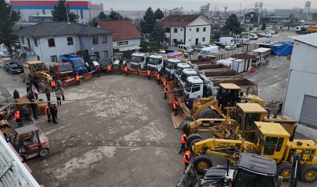 Düzce Belediyesi, hafta sonu beklenen kar yağışı öncesinde karla mücadele