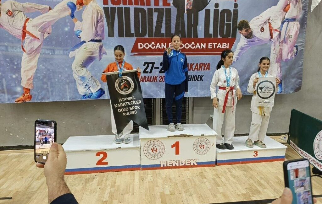 Sakarya’da düzenlenen Türkiye Minikler ve Yıldızlar Karate Ligi 2. Bölge