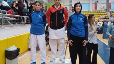 Kocaeli Karate Gelişim Ligi 2. Ayak Müsabakaları’nda mücadele eden Kartepe