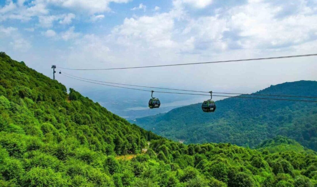 Kartepe Teleferik’te manzara yolculuğu yeniden başladı Kocaeli’de kış turizminin önemli merkezlerinden Kartepe’ye ulaşımı sağlayan teleferik hattı,