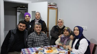 Kartepe Belediyesi Alo Evlat Sağlık Kulübü ekipleri, ilçede yalnız yaşayan