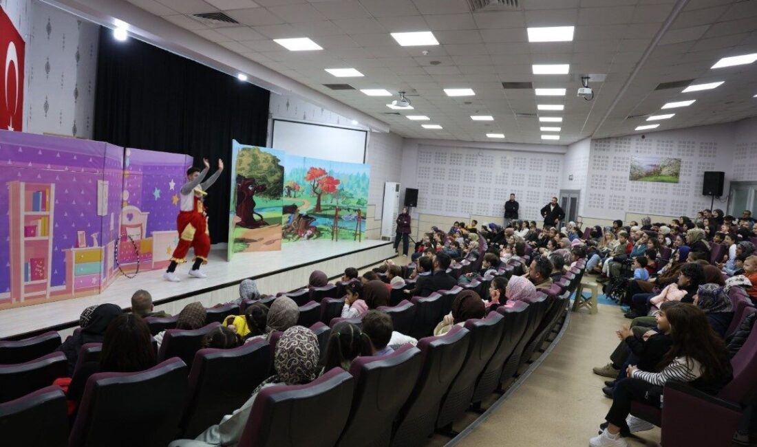Kartepe’de çocuklara “Küçük Cesaretler Kulübü” oyunu sahnelendi Kartepe Belediyesi kültür sanat etkinlikleri kapsamında, “Küçük Cesaretler Kulübü” adlı