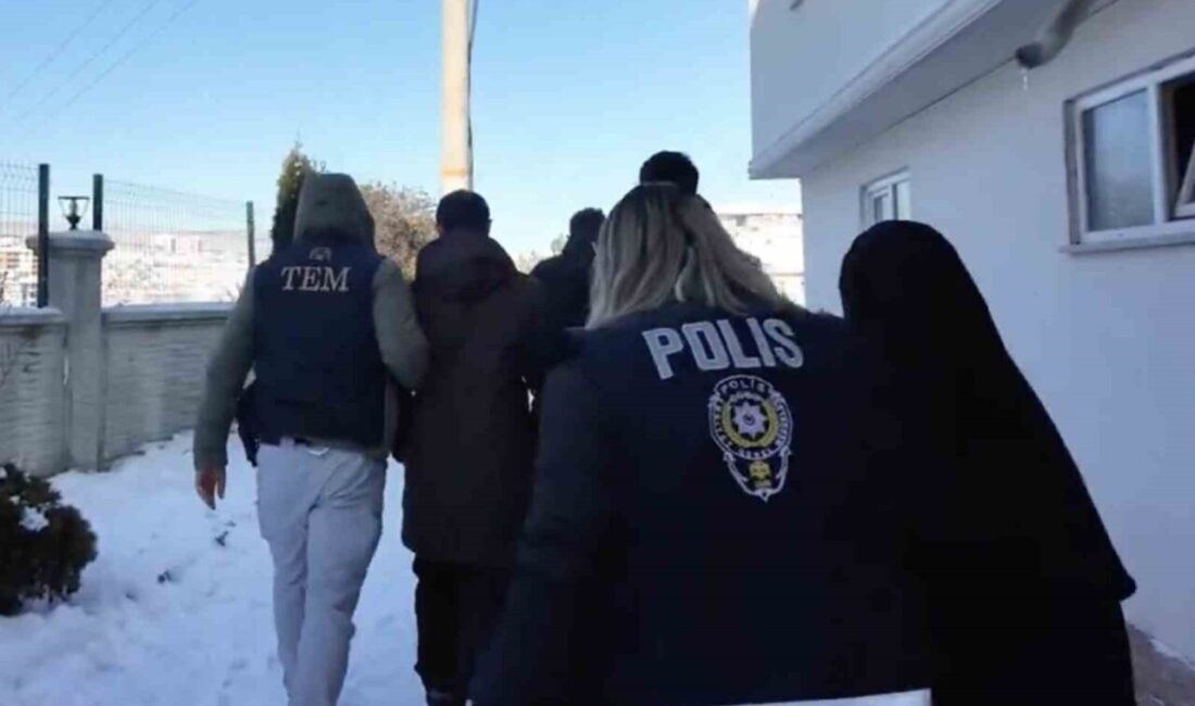 Kastamonu’da DEAŞ operasyonu: 4 gözaltı Kastamonu’da DEAŞ silahlı terör örgütüne yönelik düzenlenen operasyonda 4 şüpheli