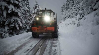 Kastamonu’da son günlerde etkili olan kar yağışı sebebiyle kapanan köy