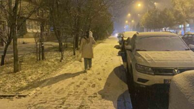 Kastamonu’da gün boyunca yüksek kesimlerde yağan kar, akşam saatlerinde il