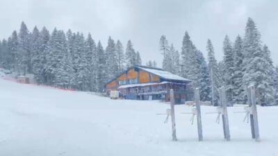 Kastamonu’nun yüksek kesimlerinde kar yağışı etkili oldu. Ilgaz Dağı Yurduntepe