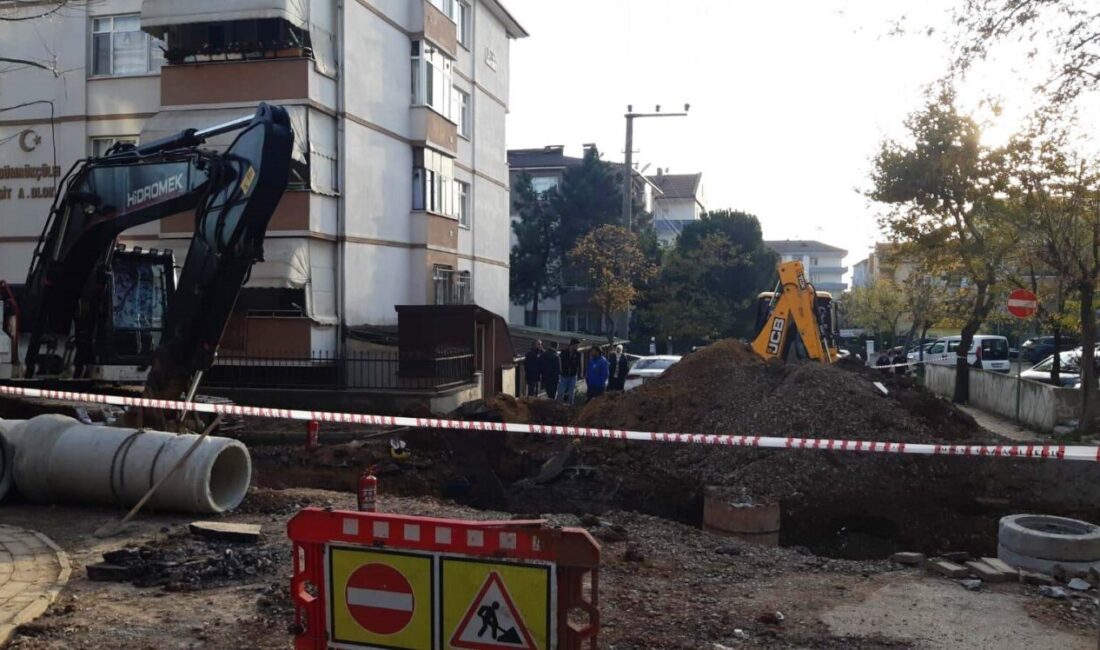 Kocaeli’de altyapı çalışması sırasında doğalgaz borusu patladı Kocaeli’nin Körfez ilçesinde altyapı çalışmaları sırasında iş makinesinin doğalgaz ana