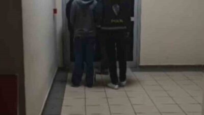 Kocaeli’nin İzmit ilçesinde sokak duvarlarına yasa dışı bahis sitesi reklamı