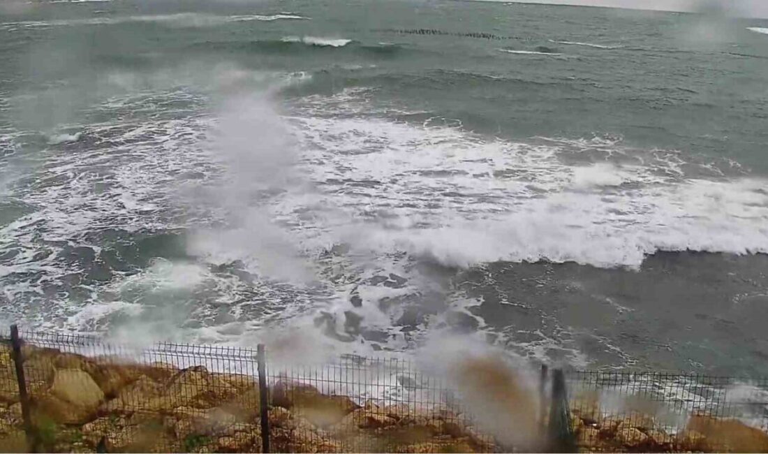 Kocaeli’de fırtına sahilleri vurdu, dalgalar yükseldi, tekneler sallandı. Yüksek kesimlerde