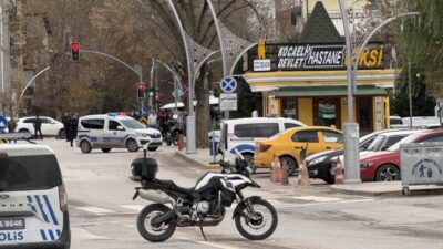 Kocaeli’nin İzmit ilçesinde taksi durağına giren ve elinde tabanca ile