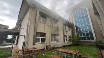 Kocaeli’nin Derince ilçesinde bir ilkokulun bodrum katındaki kağıt deposunda çıkan