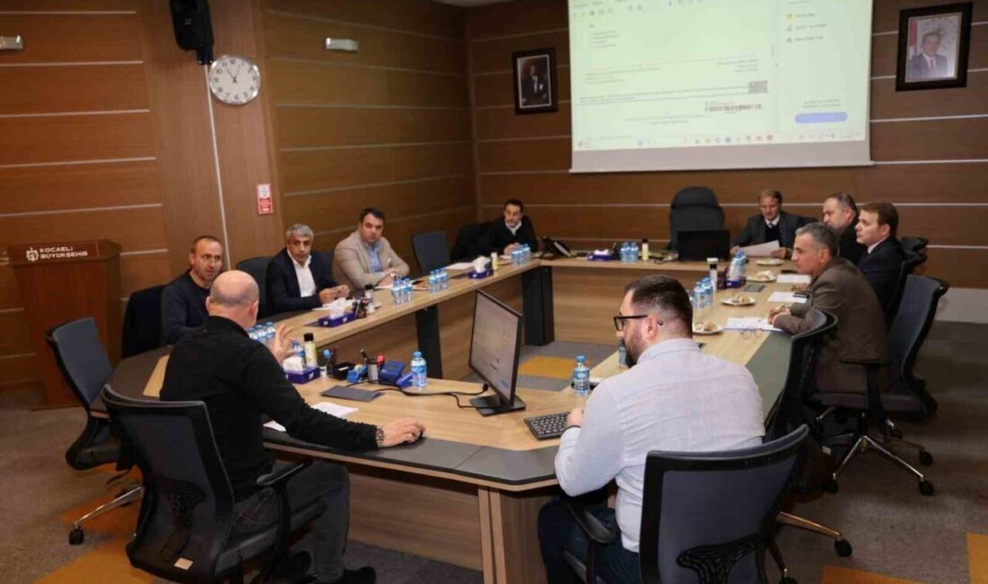 Kocaeli’de kural tanımayan 137 şoföre 404 bin lira ceza Kocaeli Büyükşehir Belediyesi Encümenin aralık ayı ilk toplantısında, trafik güvenliğini