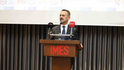 Kocaeli’de düzenlenen mesleki eğitim çalıştayında bir araya gelen sanayiciler ve