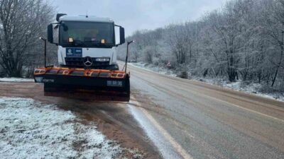 Kocaeli’nin yüksek kesimlerinde yoğun kar yağışı etkili olurken, yol açma