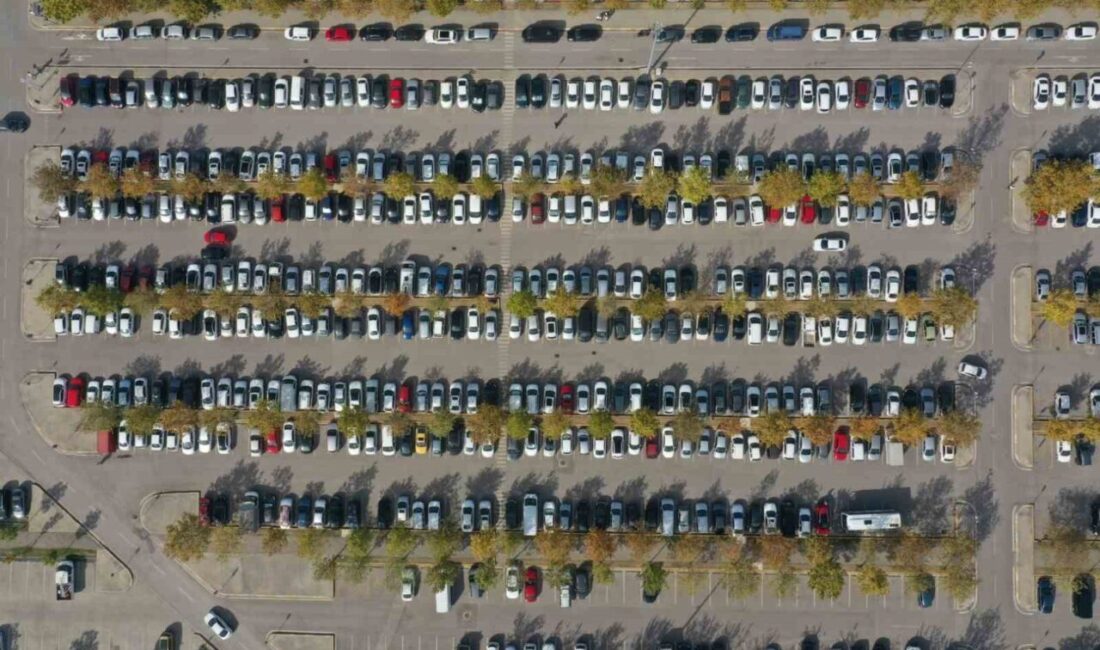 Kocaeli’deki otoparklarda süre ve ücret düzenlemesi Kocaeli Büyükşehir Belediyesi, kent genelindeki otoparkların daha verimli kullanılması ve