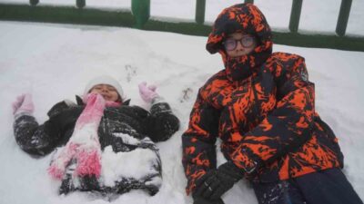 Kocaeli’de gece saatlerinde yüksek kesimlerde başlayan kar yağışı etkisini sürdürürken,