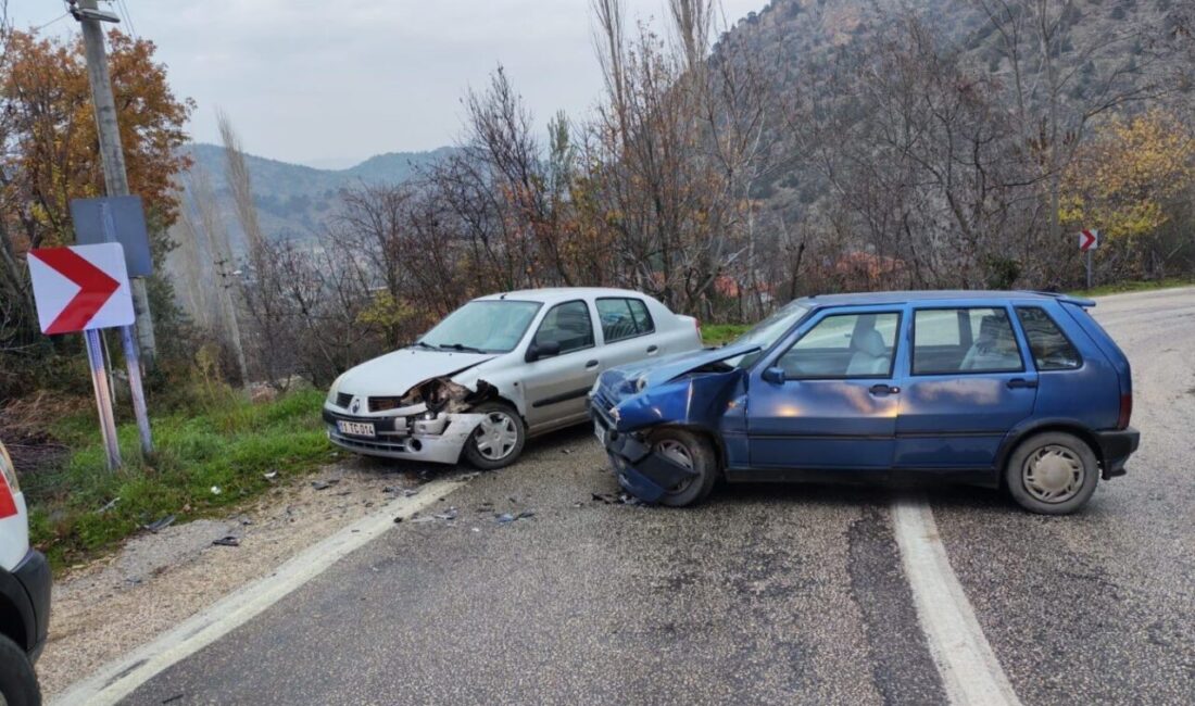 Bilecik’te 2 otomobilin çarpışması sonucu meydana gelen trafik kazasında 1