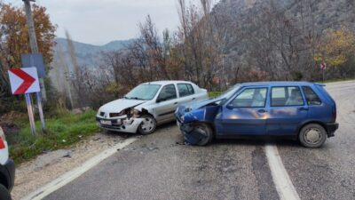 Bilecik’te 2 otomobilin çarpışması sonucu meydana gelen trafik kazasında 1