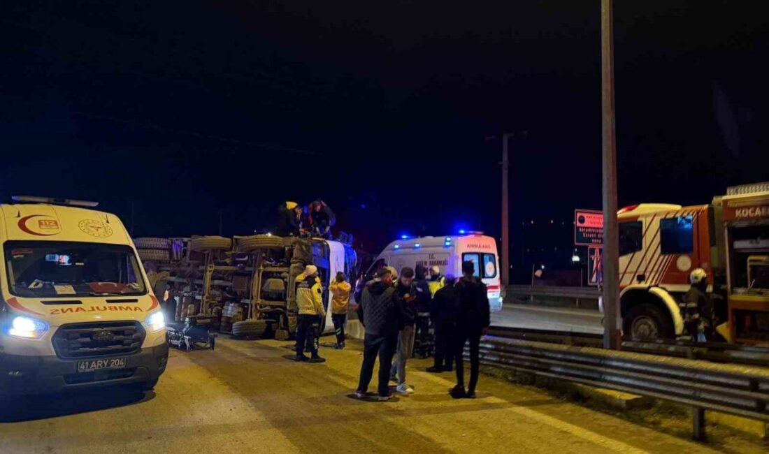 Kocaeli’de Kuzey Marmara Otoyolu girişinde beton mikserinin devrilmesi sonucu 2