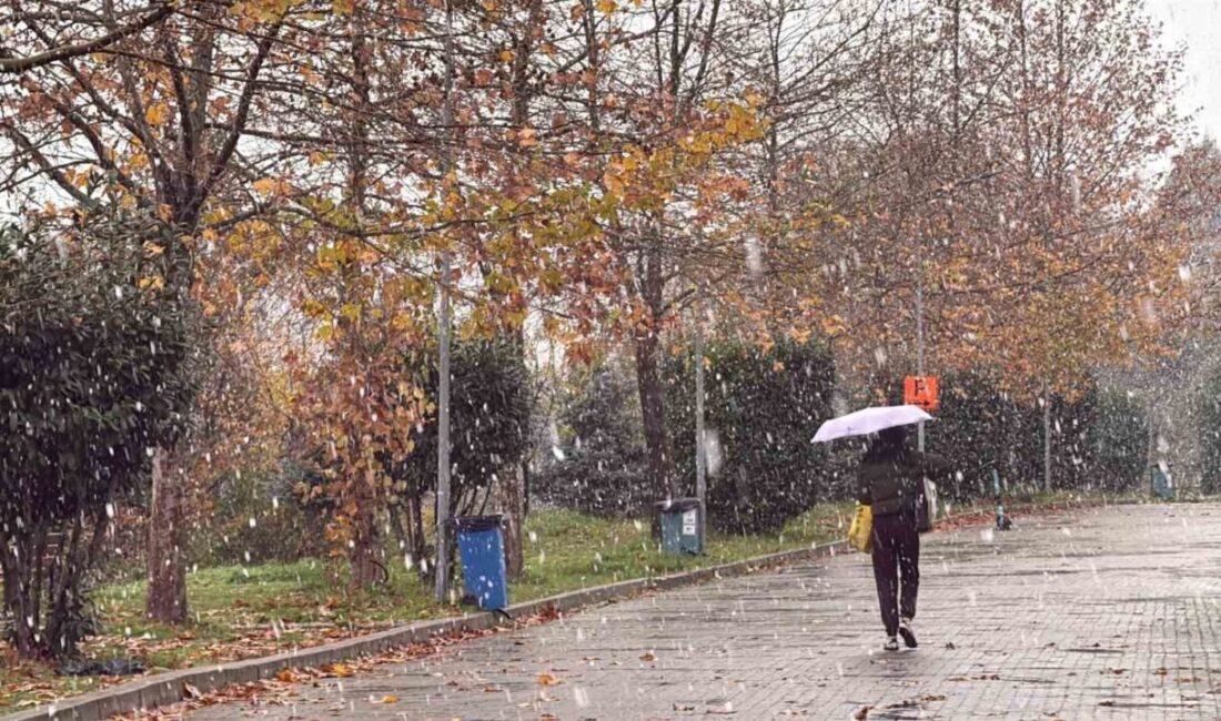 Sakarya’da yüksek kesimlerin ardından kampüs bölgesinde de kar yağışı etkisini