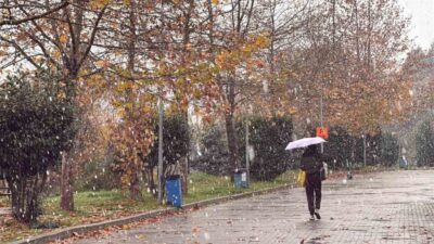 Sakarya’da yüksek kesimlerin ardından kampüs bölgesinde de kar yağışı etkisini