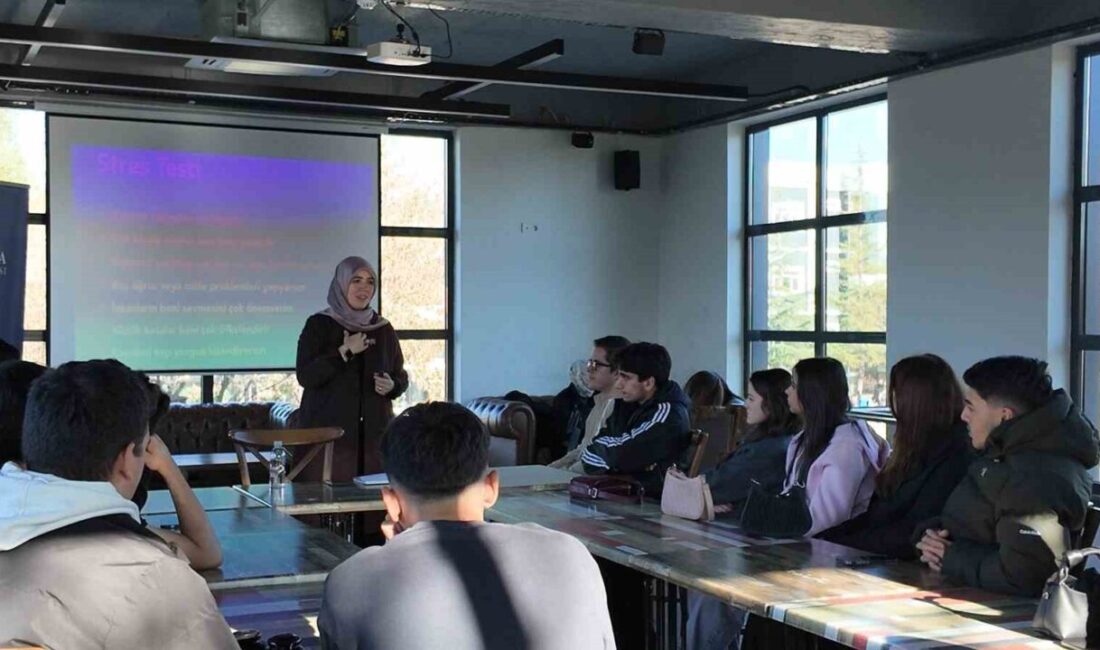Sakarya Üniversitesinde düzenlenen etkinlikte sınav sürecinde yaşanan kaygı ve stresin