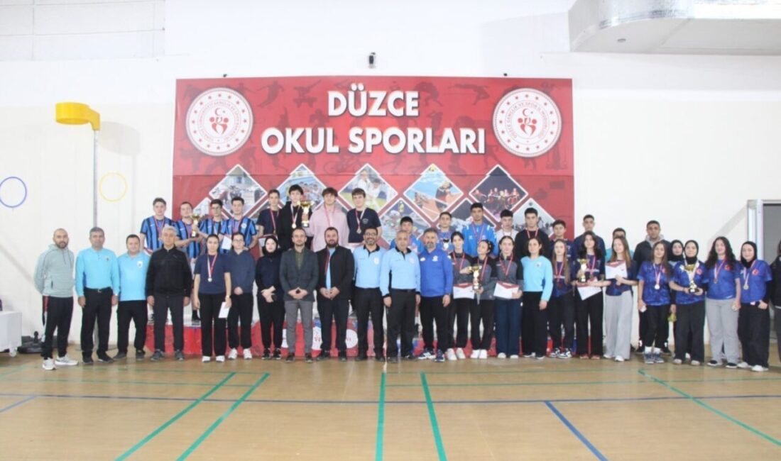 DÜZCE(İHA) – Düzce’de gerçekleştirilen masa tenisi turnuvasında erkeklerde Esin Olcay