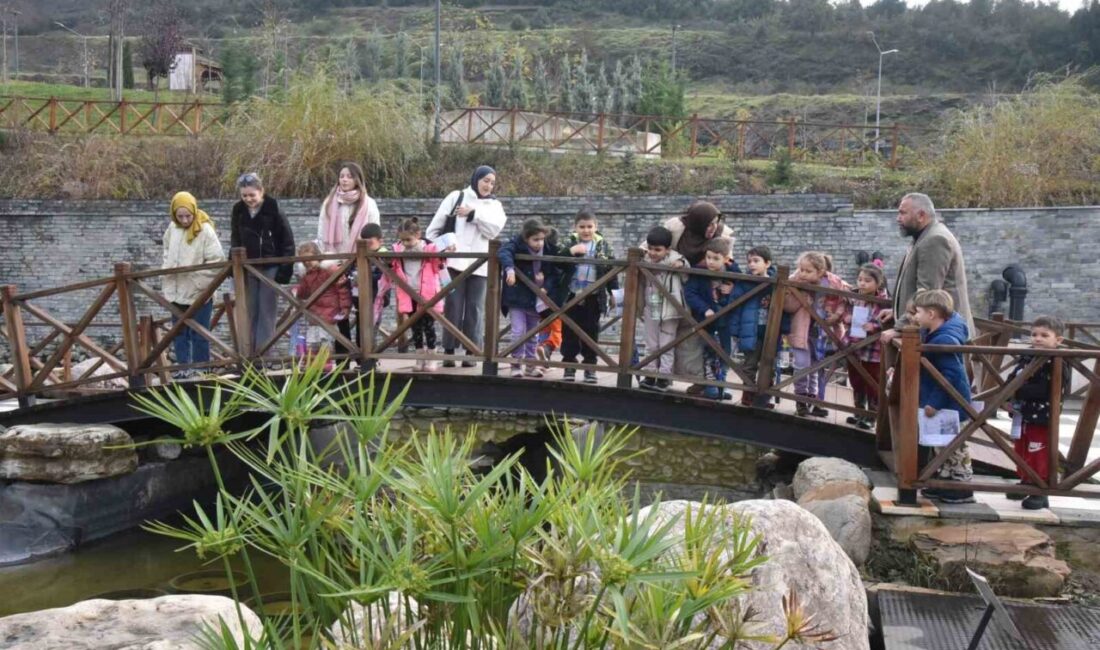 DÜZCE(İHA) – Düzce 23 Nisan İlkokulu Anaokulu öğrencileri ve öğretmenleri,